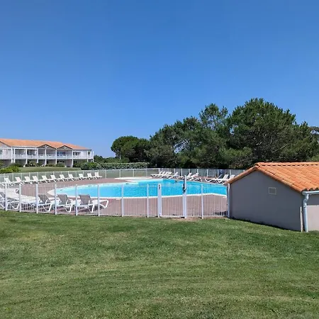 Renove, 3pers Avec Terrasse Et Piscine D18