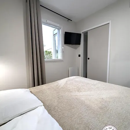 Renove, 3pers Avec Terrasse Et Piscine D18 Apartmán